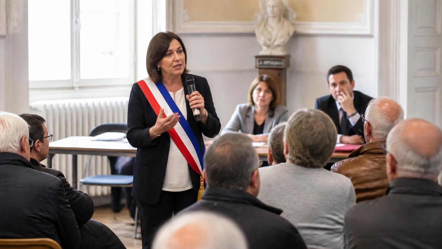 découvrez combien de fois un mandat de maire peut être renouvelé en france, les règles en vigueur et les limites légales concernant la durée et le renouvellement des mandats.